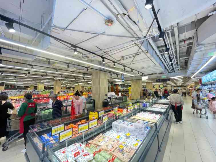 胖东来帮扶永辉门店调改，郑州试点更换引关注(图5)